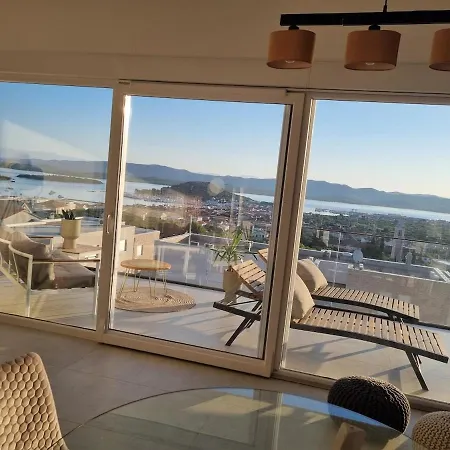 View Penhouse Apartment *