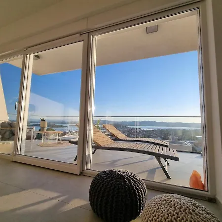 View Penhouse Apartment *