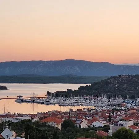 View Penhouse Apartment *